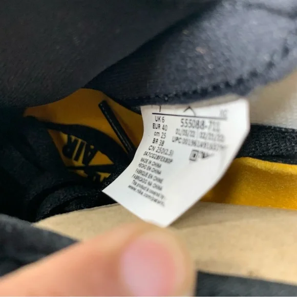 Nike Air Jordan 1 high Men’s size 7 Yellow toe retro og black taxi rare sneakers - Picture 3 of 8